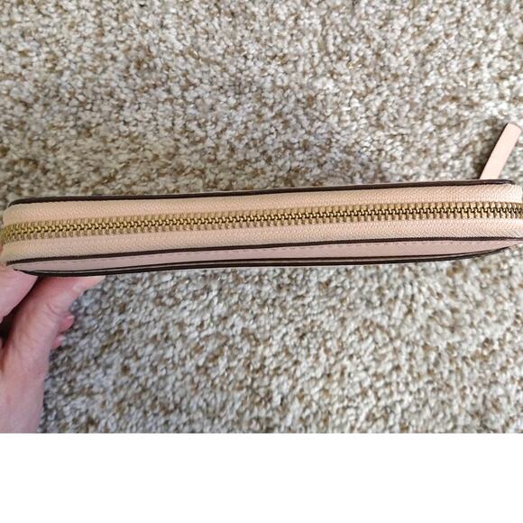 Kate Spade Light Pink Zip Around Wallet Leather Pre-Owned - Picture 3 of 16